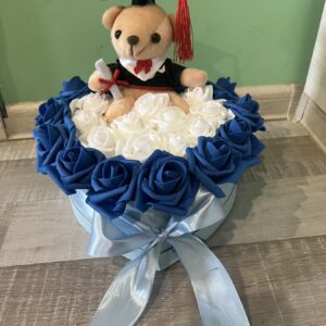 🎓🌹 Фоамени рози в кутия с мече абитуриент 🌹🎓